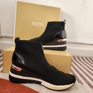 Michael Kors Skyler Bootie Black Fabric Sneakers Size 9M